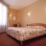 מלון Auriane Porte De Versailles 2*