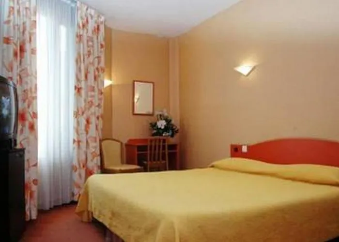 Auriane Porte De Versailles 2* Paris