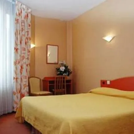 Auriane Porte De Versailles 2* Paris